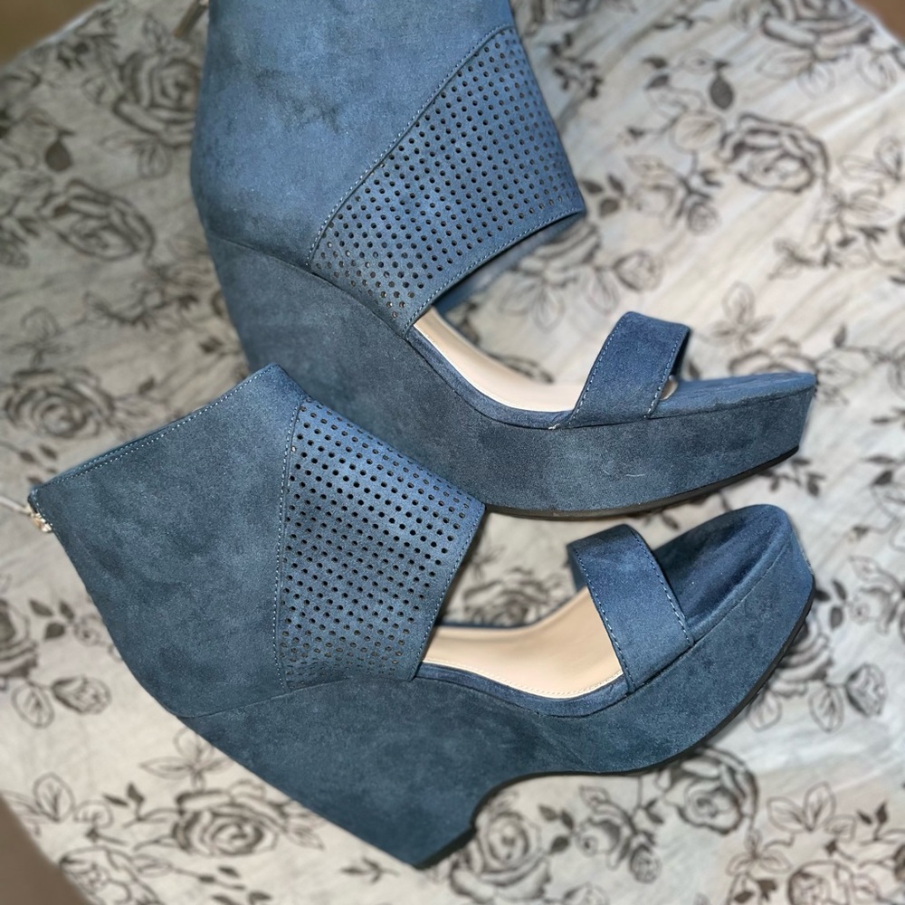 NWT Bar III, Platform Wedge Size 8
